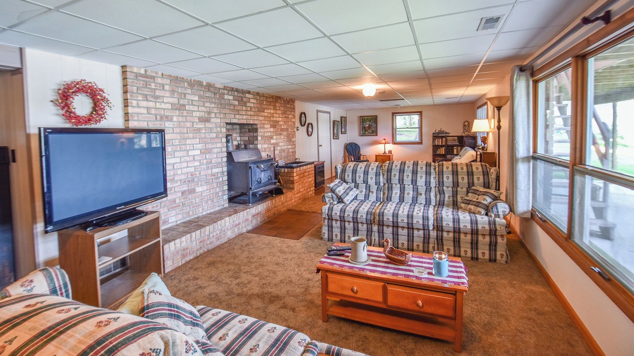 Photo of Livingroom in East Leroy