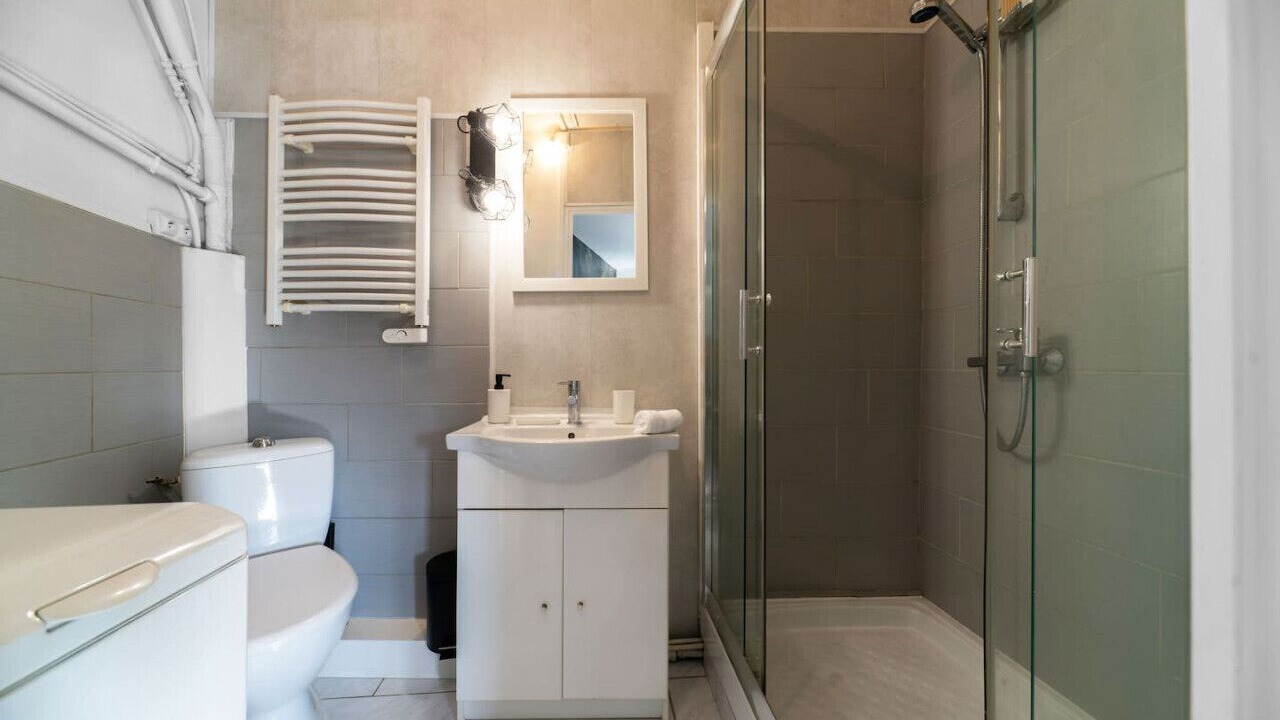 Photo of Bathroom in Cusset