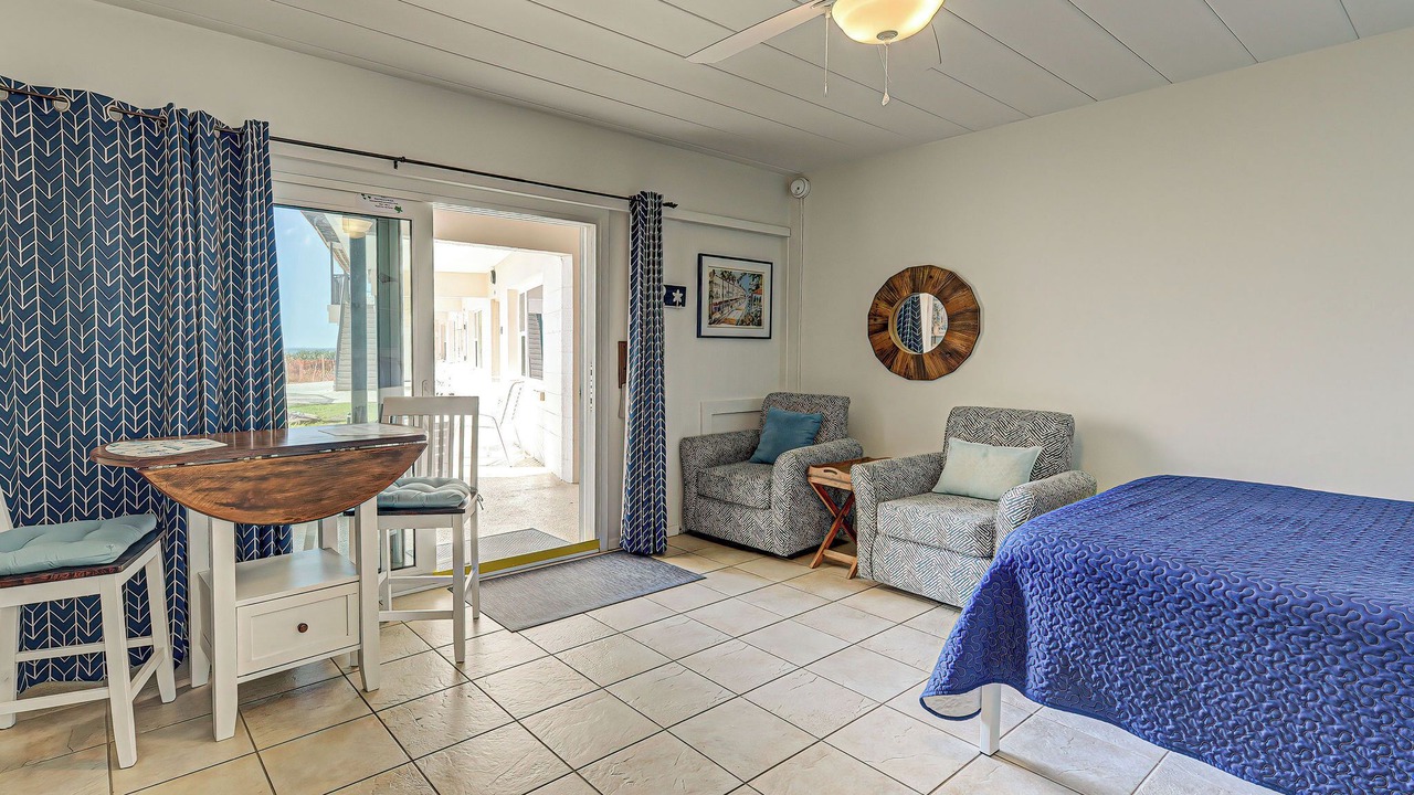Photo of Livingroom in Golden Beach