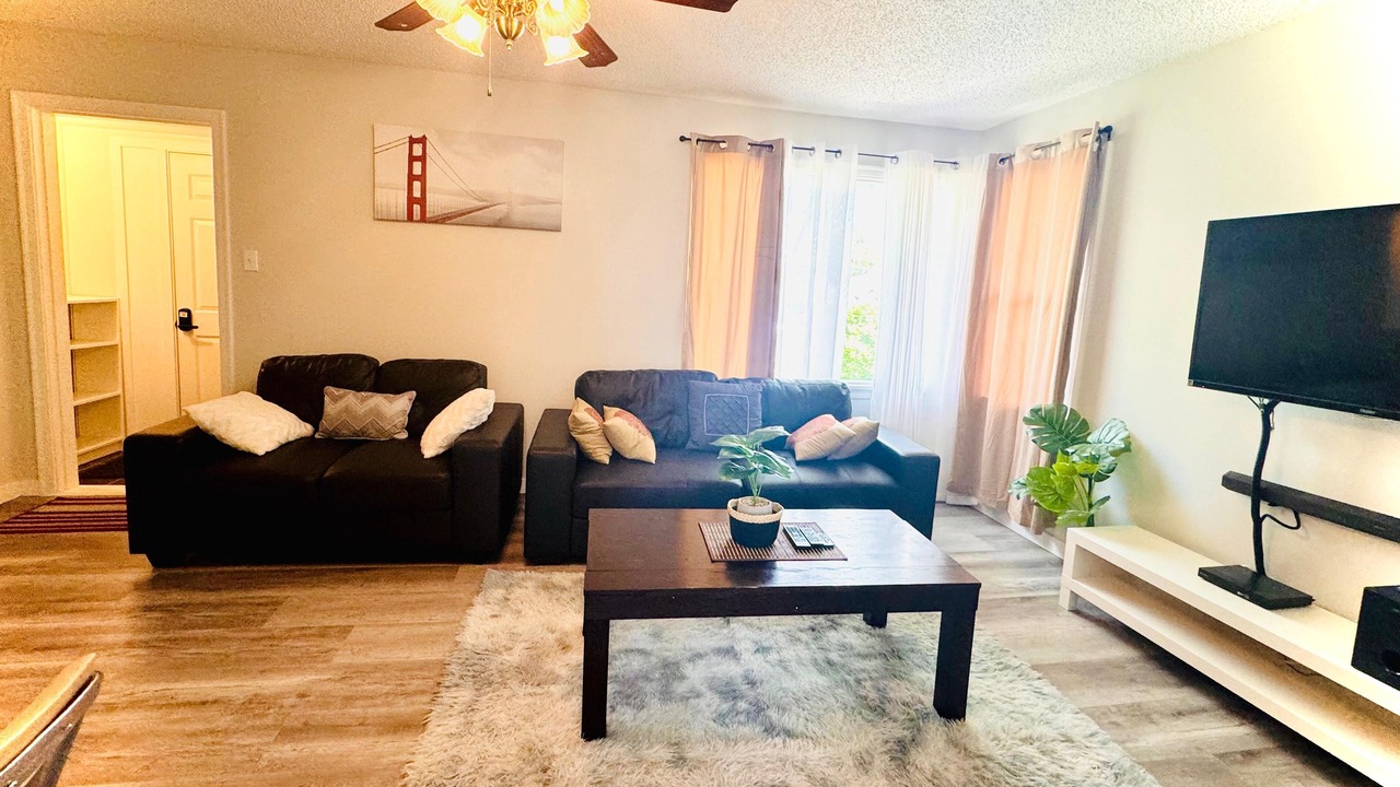 Photo of Livingroom in Leduc