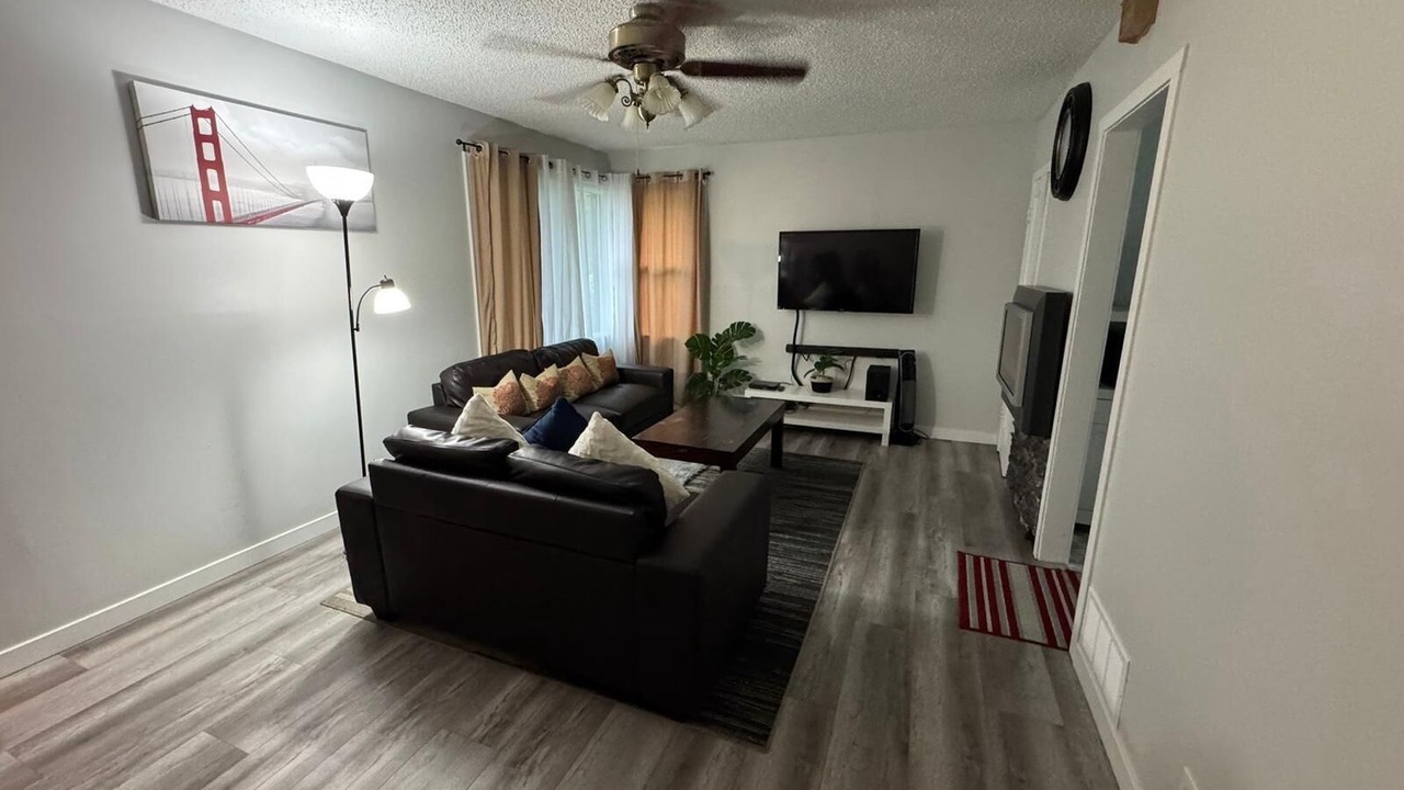 Photo of Livingroom in Leduc
