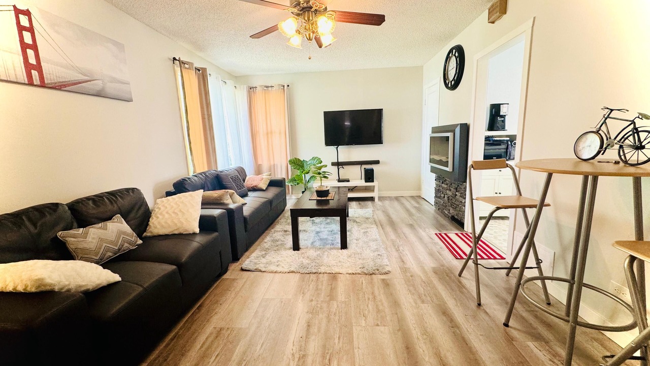 Photo of Livingroom in Leduc