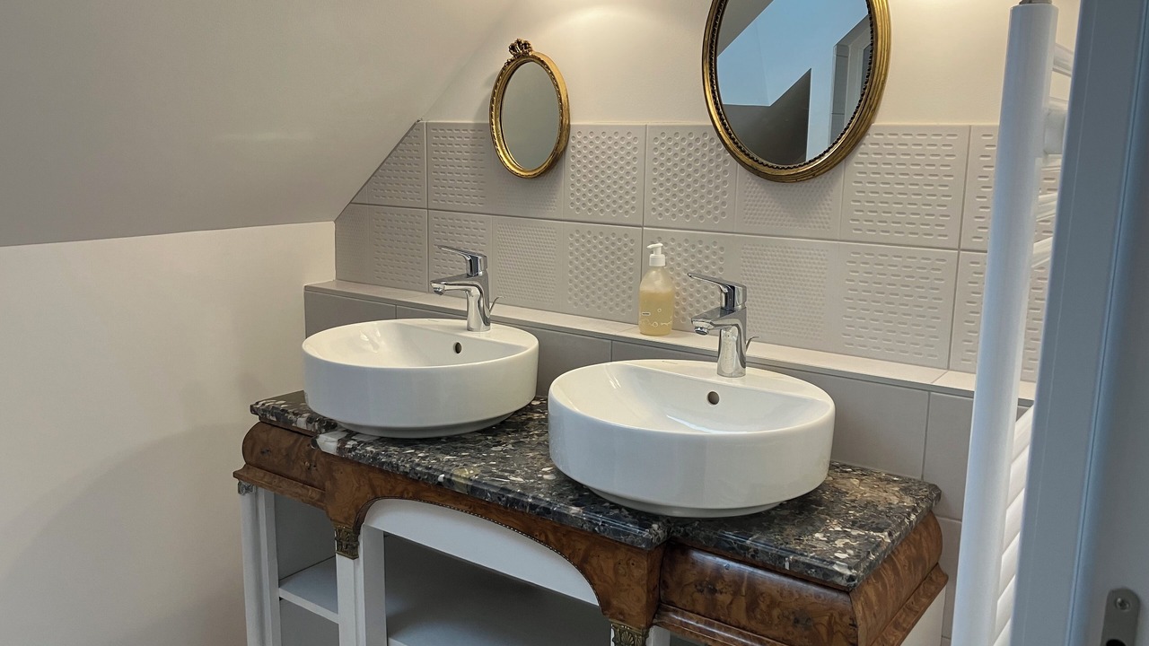 Photo of Bathroom in Feuguerolles-Bully