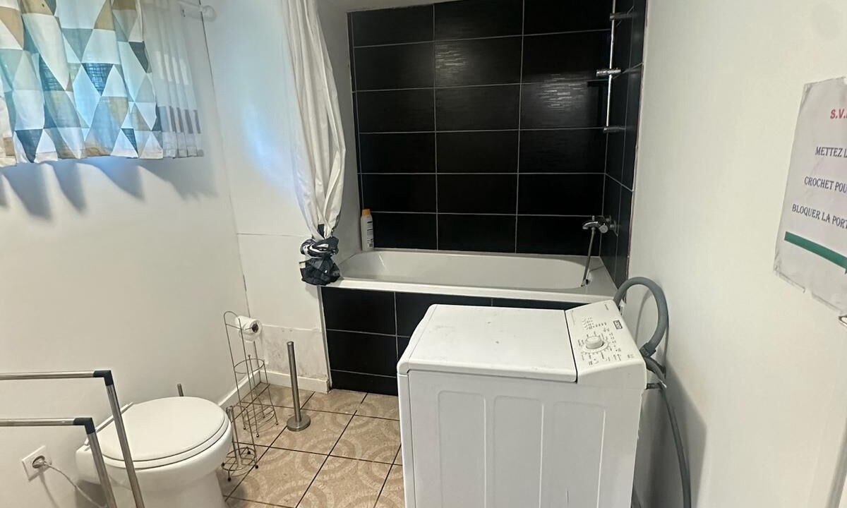 Photo of Bathroom in Le Blanc-Mesnil