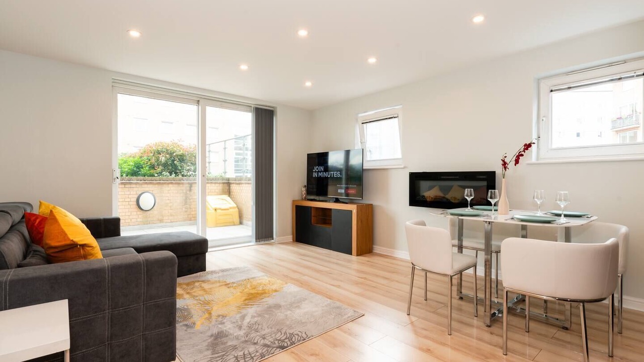 Photo of Livingroom in Feltham West