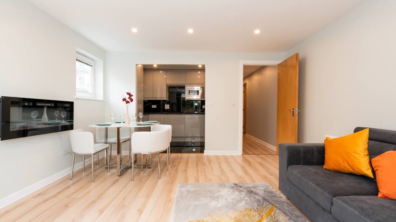 Photo of Livingroom in Feltham West