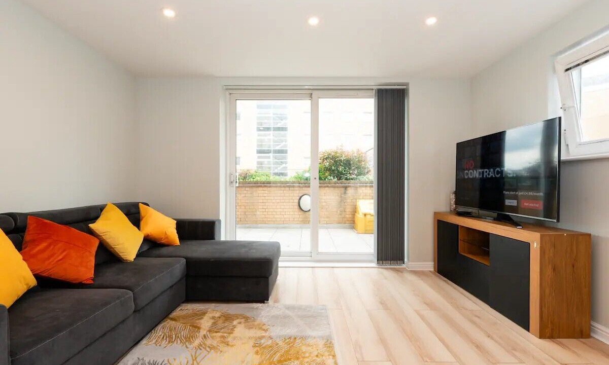 Photo of Livingroom in Feltham West