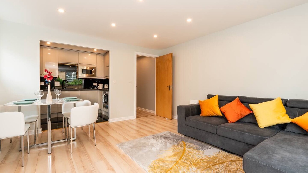 Photo of Livingroom in Feltham West
