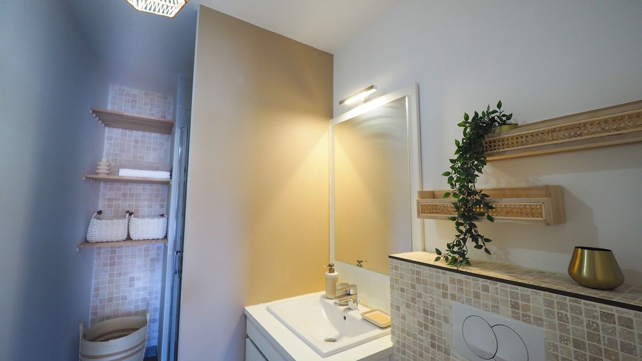 Photo of Bathroom in Aiguerelles