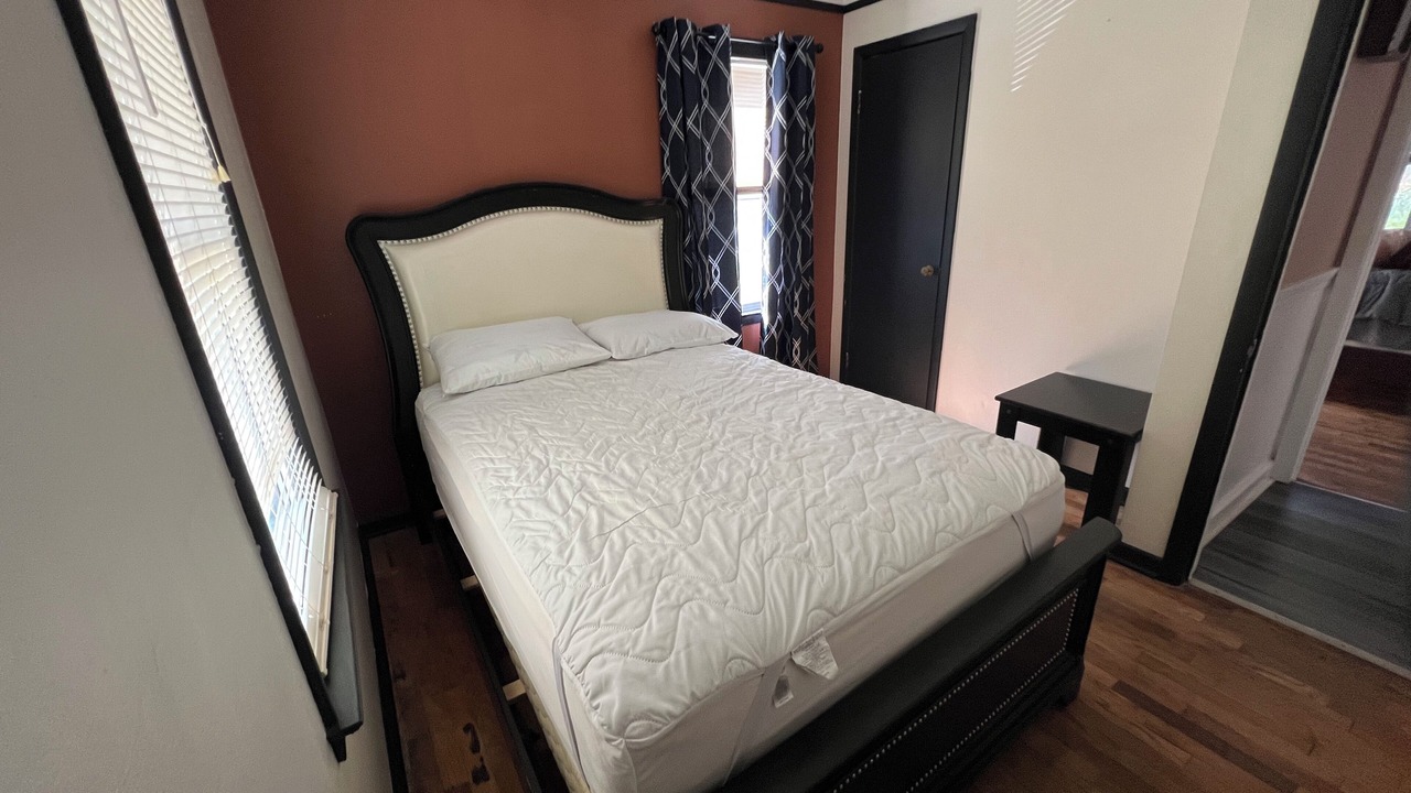 Photo of Bedroom in Flint