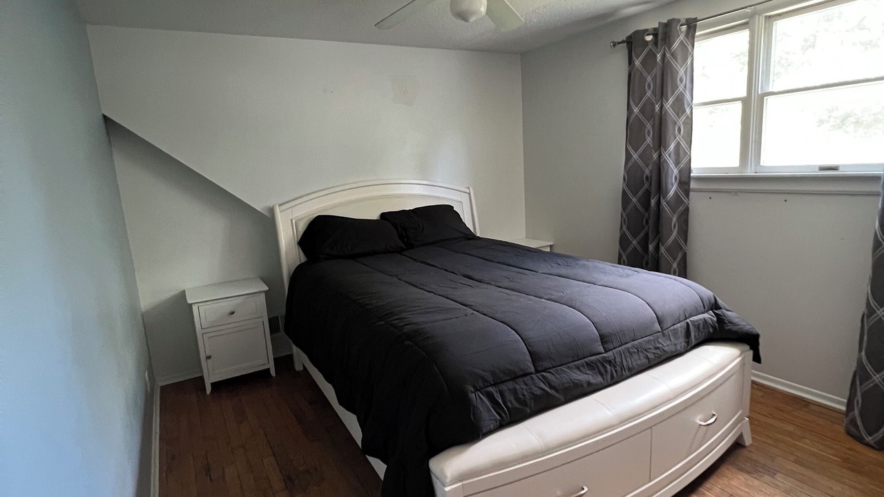 Photo of Bedroom in Flint