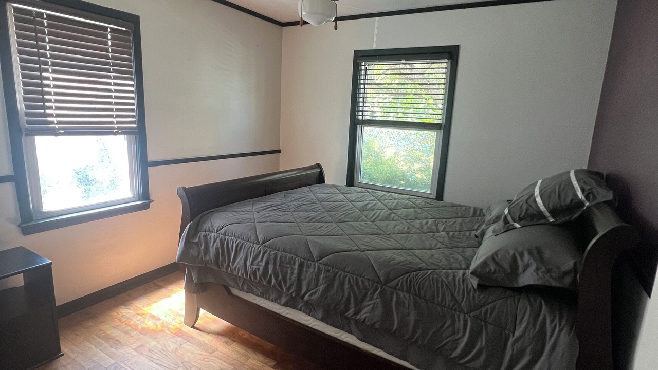Photo of Bedroom in Flint