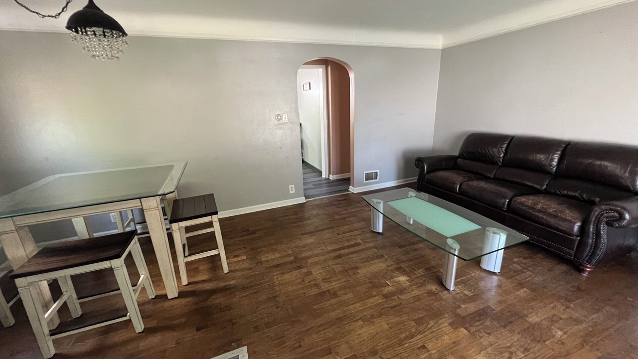 Photo of Livingroom in Flint