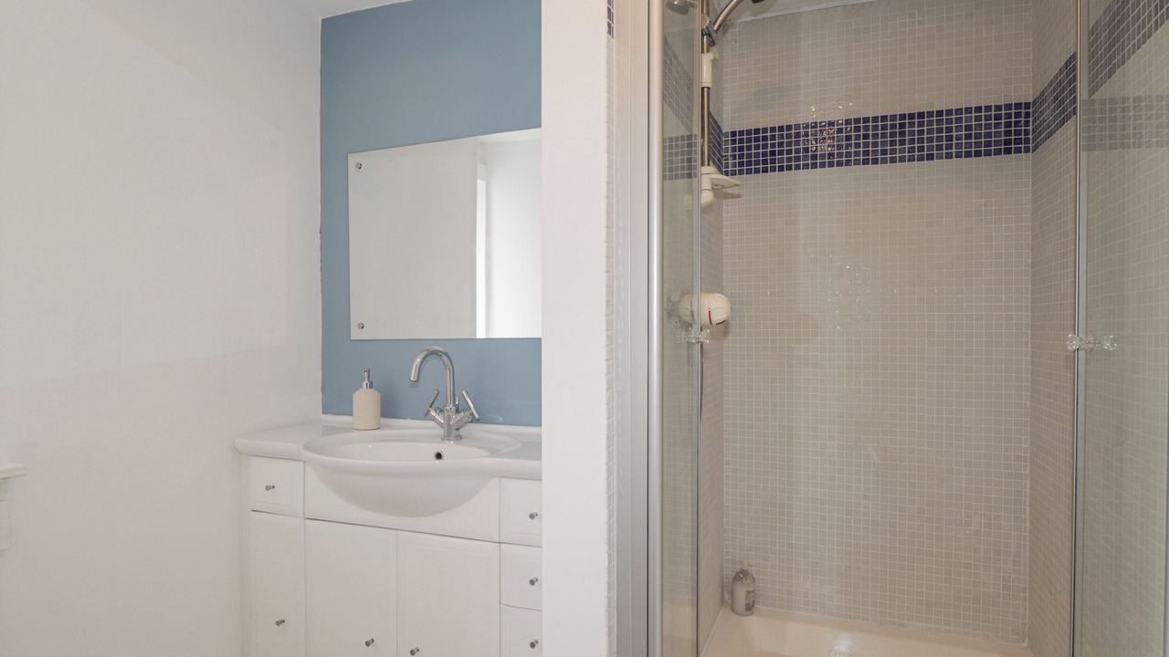 Photo of Bathroom in Foyers