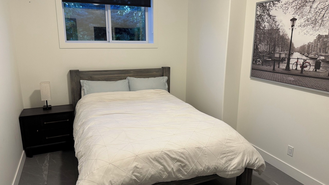 Photo of Bedroom in Parkland Beach