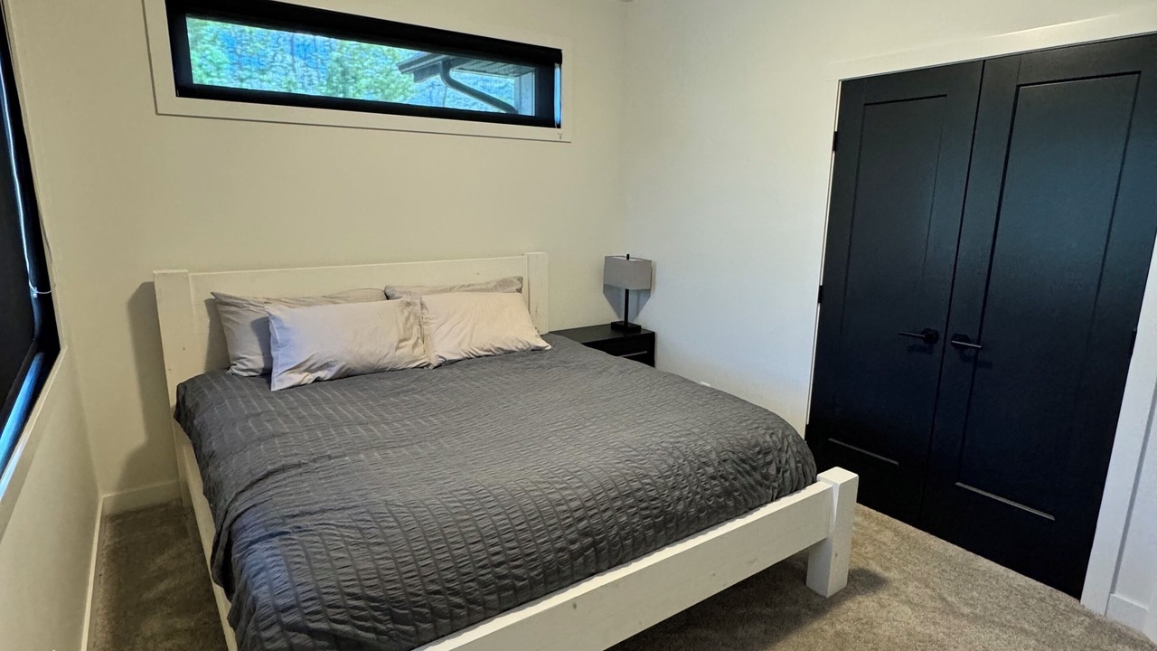 Photo of Bedroom in Parkland Beach