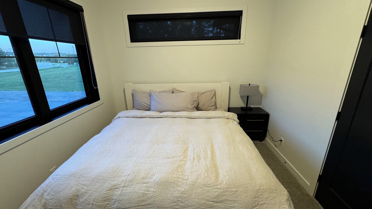 Photo of Bedroom in Parkland Beach
