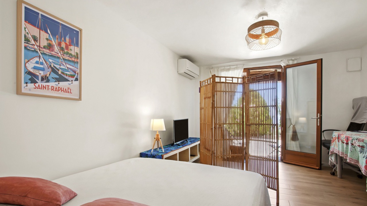 Photo of Bedroom in Antheor