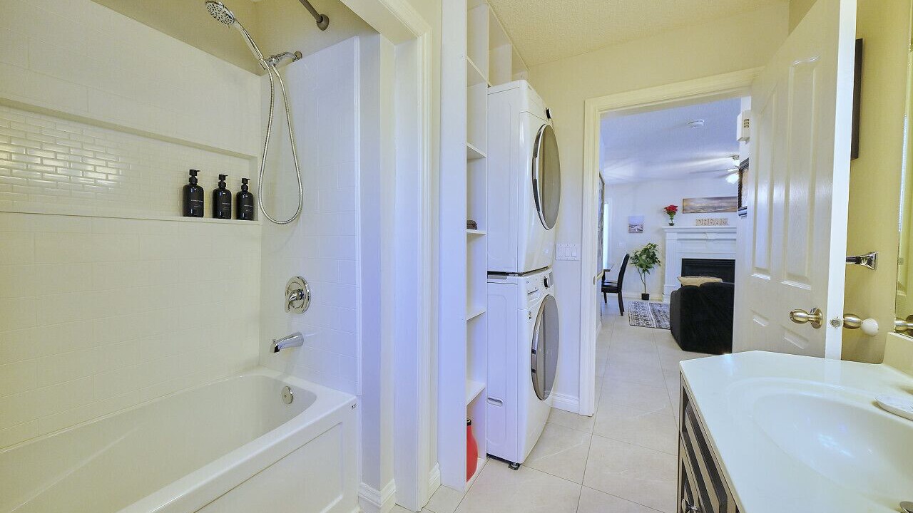 Photo of Bathroom in Arbour Lake