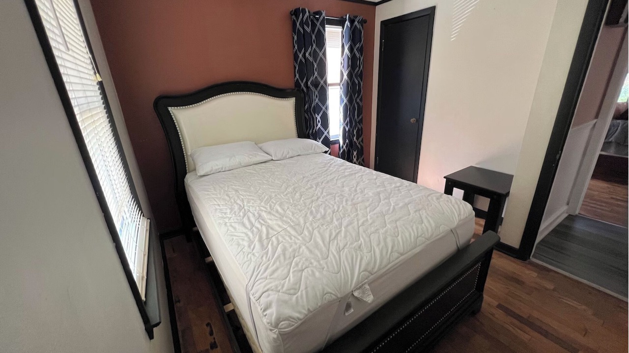 Photo of Bedroom in Flint