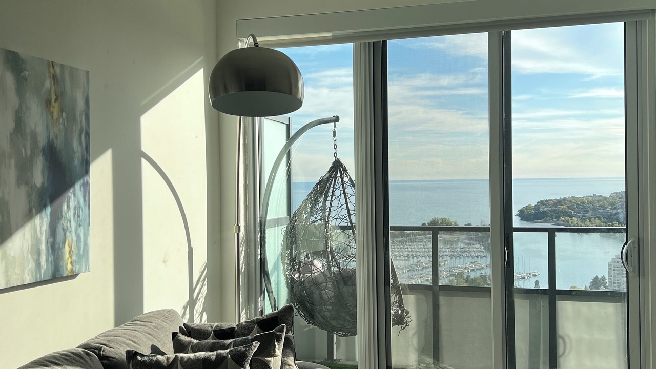 Photo of Livingroom in Bay Street Corridor