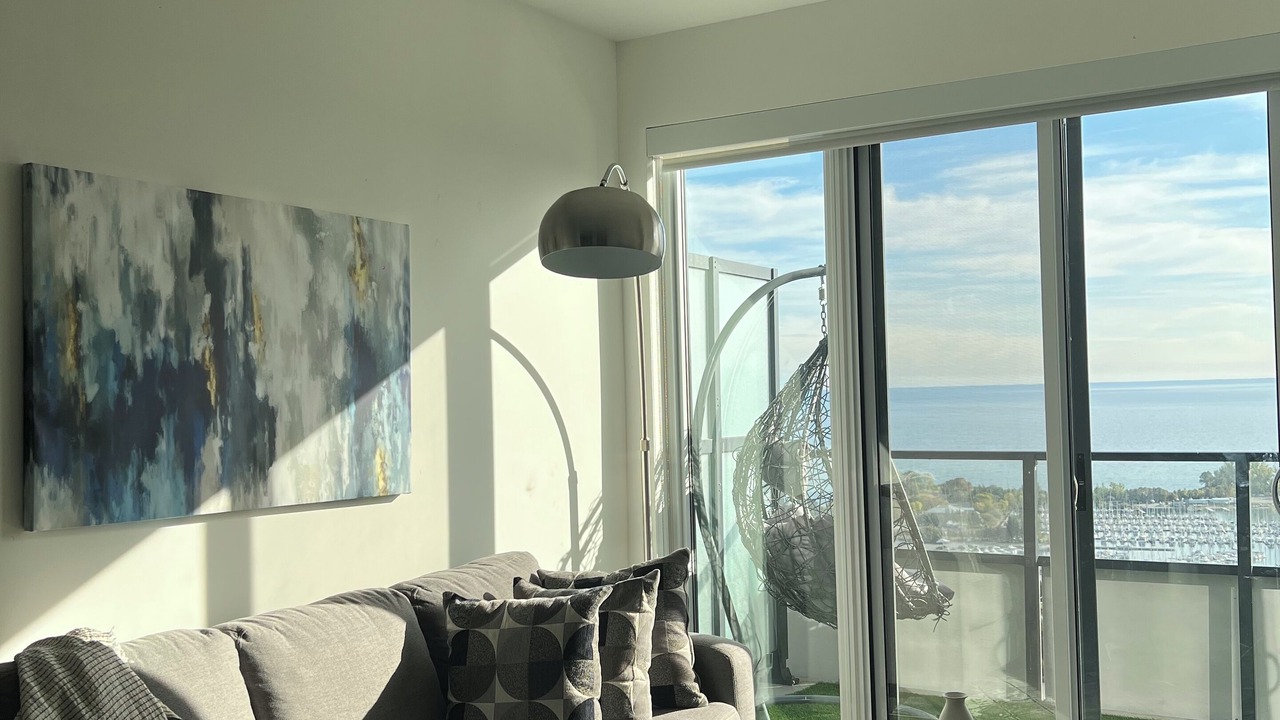 Photo of Livingroom in Bay Street Corridor
