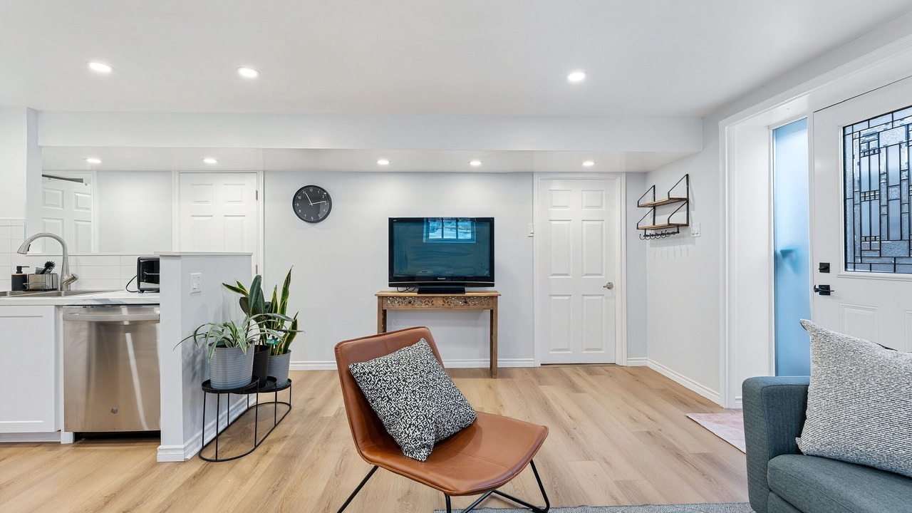 Photo of Livingroom in Ottawa Division