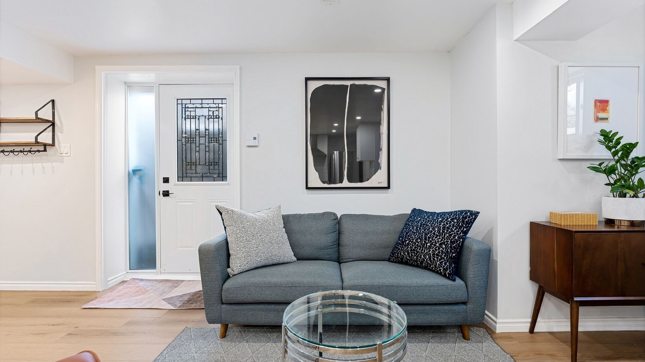 Photo of Livingroom in Ottawa Division