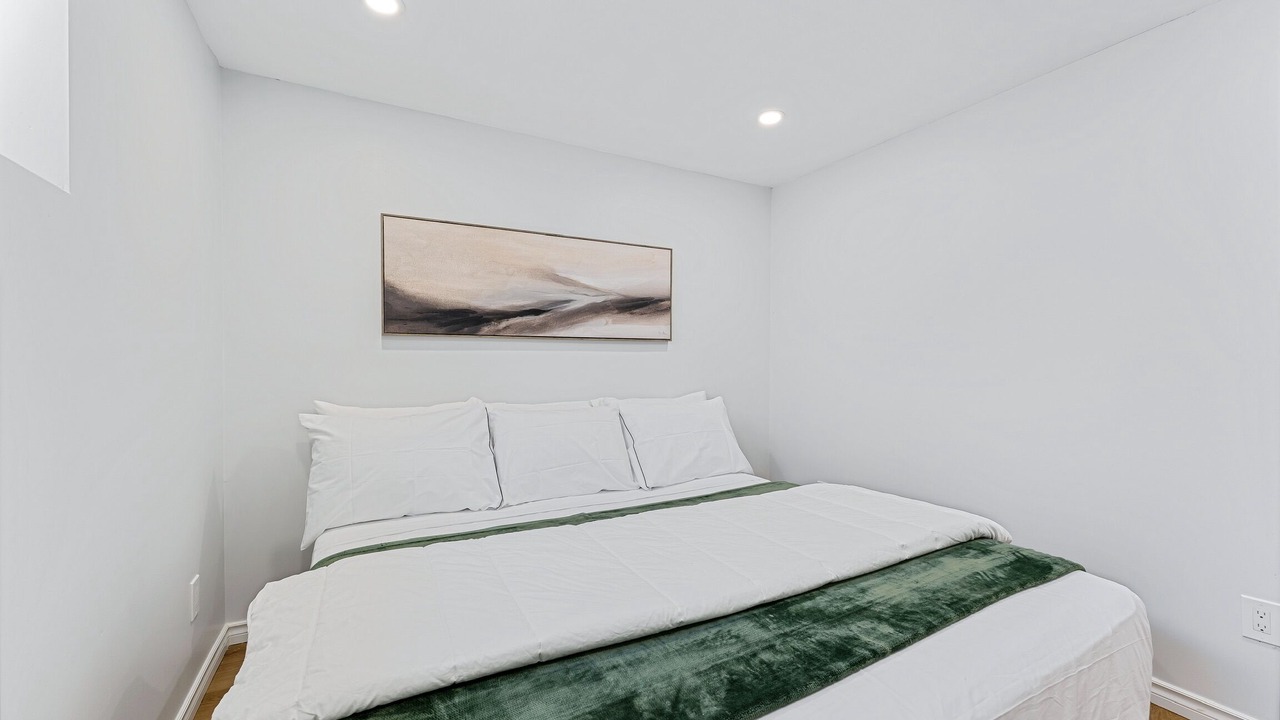 Photo of Bedroom in Ottawa Division