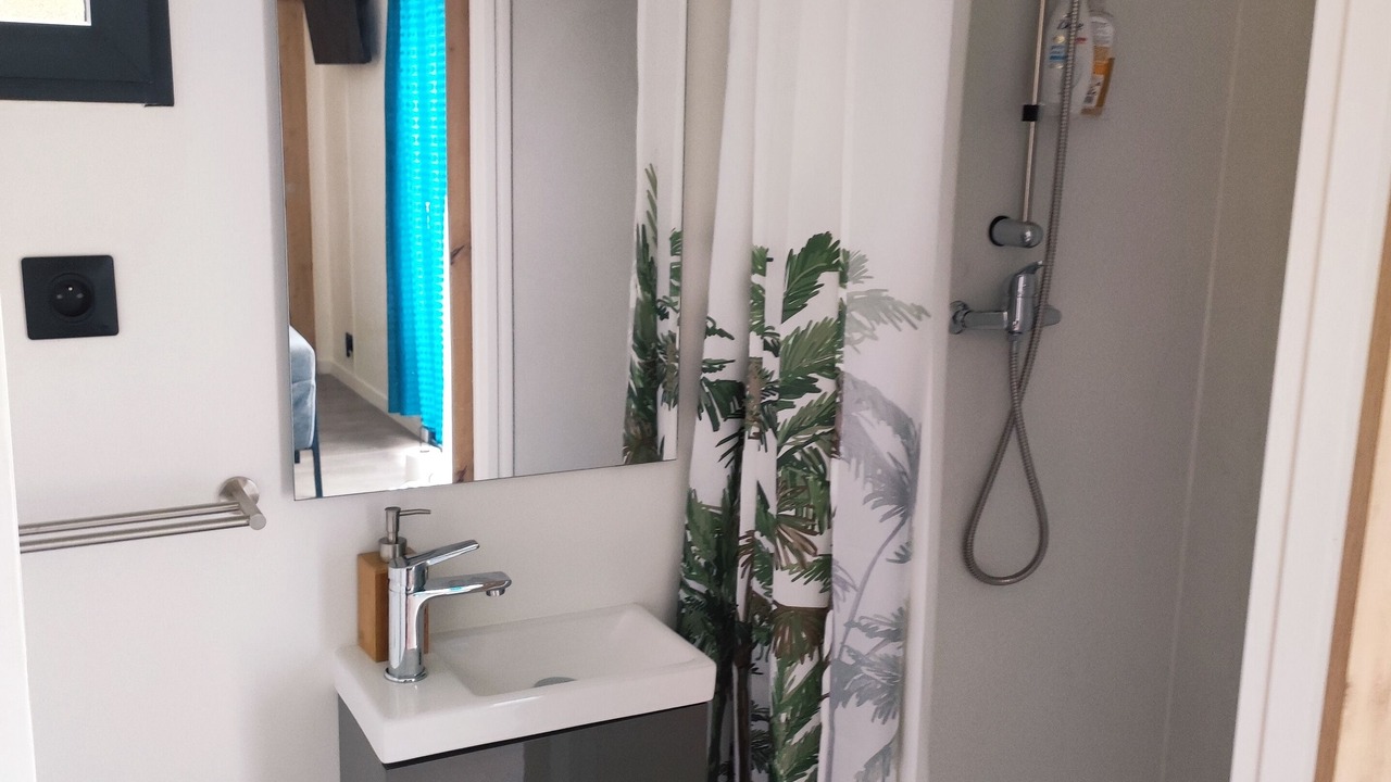 Photo of Bathroom in Colombelles