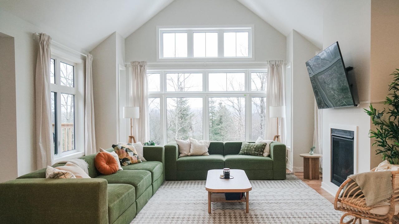 Photo of Livingroom in Lake of Bays