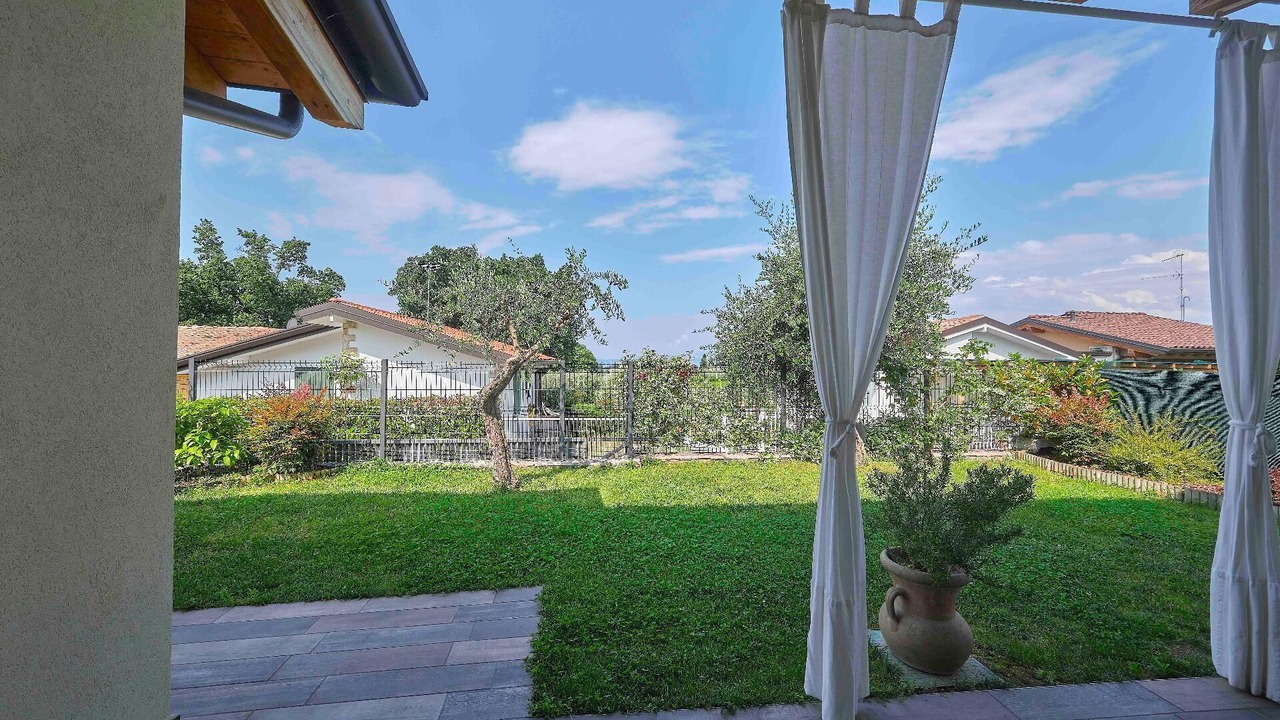 Photo of Outdoor in Calmasino