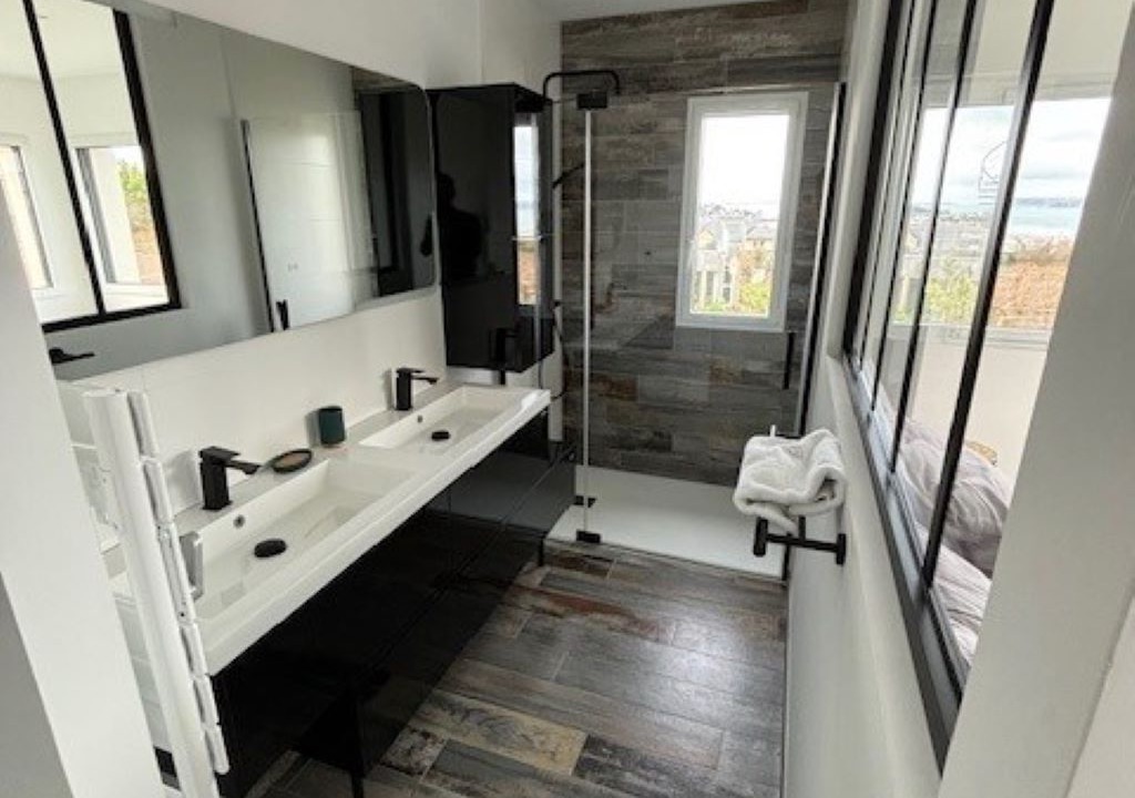 Photo of Bathroom in Locquirec