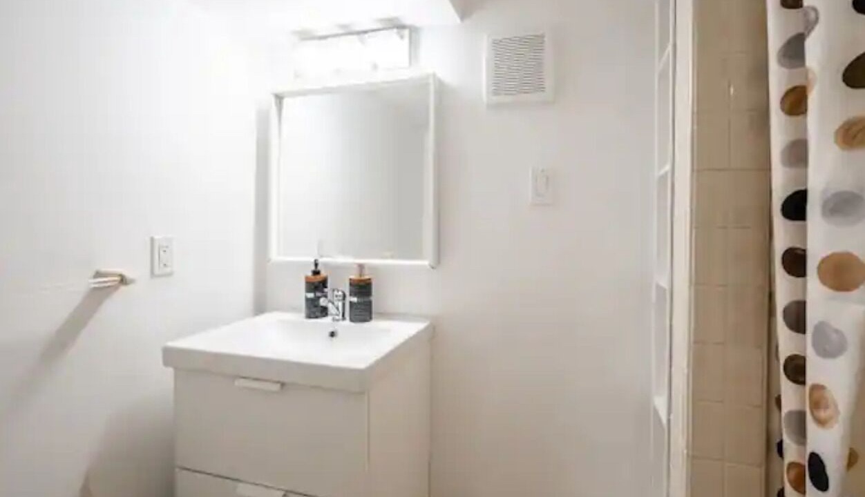 Photo of Bathroom in Mineola