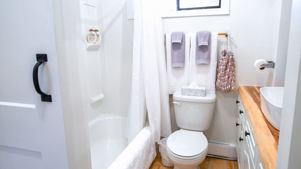 Photo of Bathroom in Harrison Hot Springs