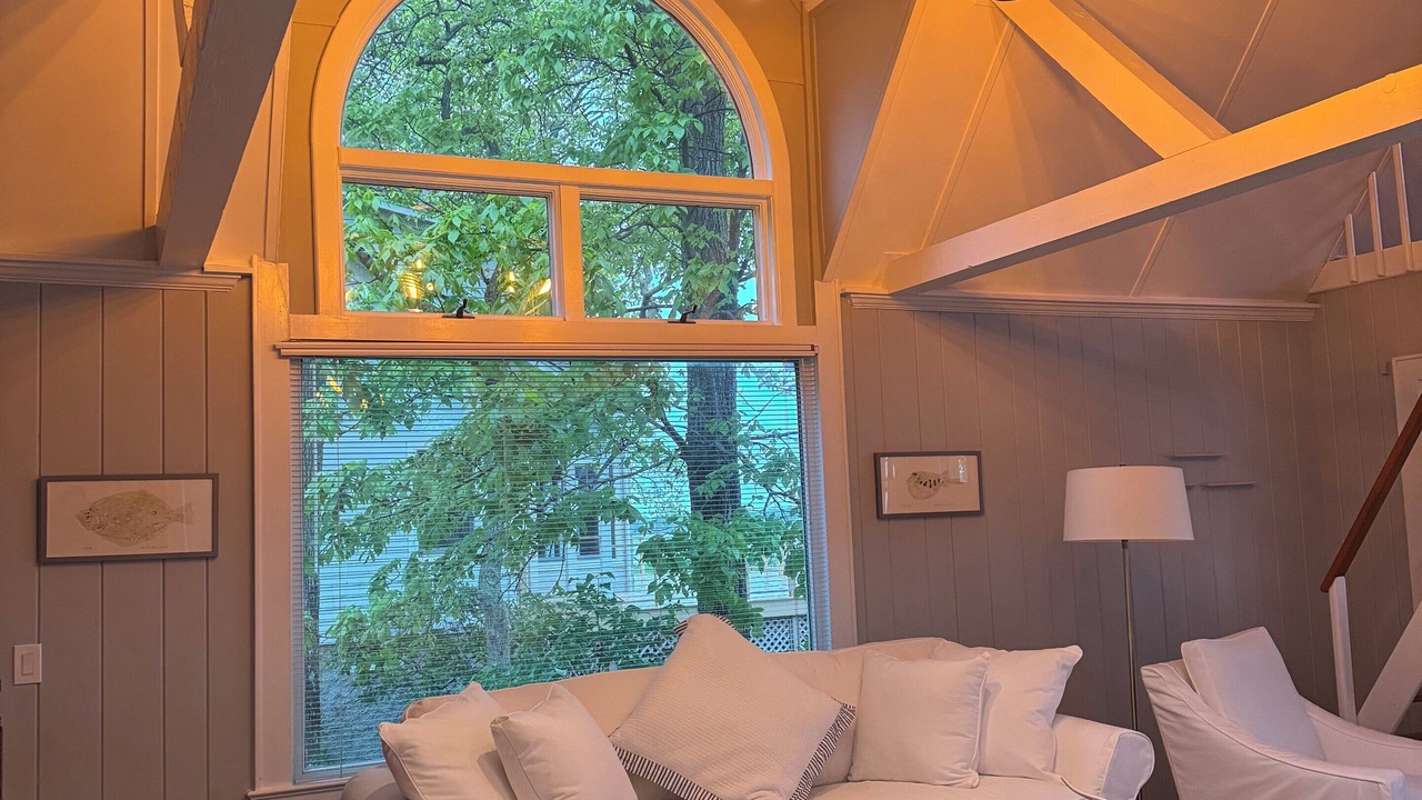 Photo of Livingroom in Town of Southold Town