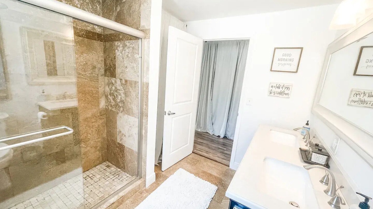 Photo of Bathroom in Arlington Park
