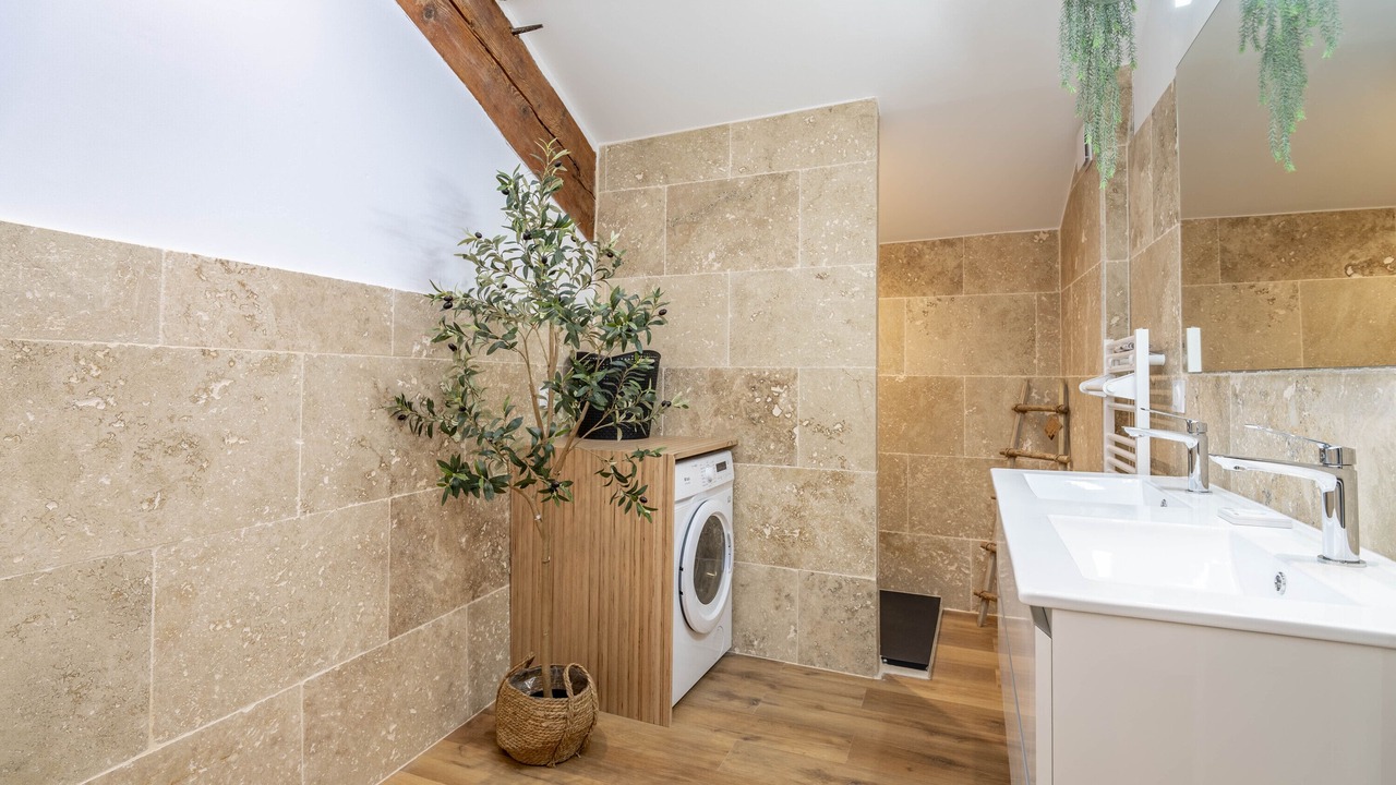 Photo of Bathroom in Le Somail