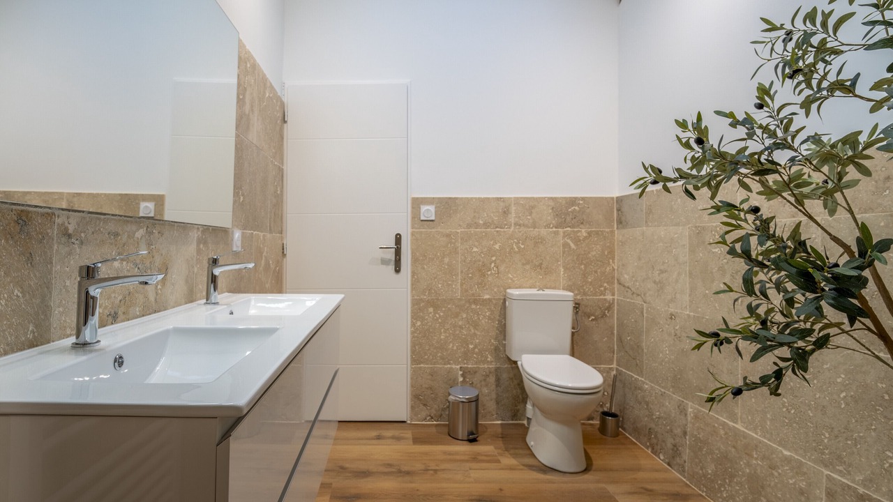 Photo of Bathroom in Le Somail