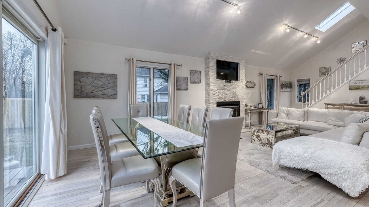 Photo of Livingroom in Jamesport