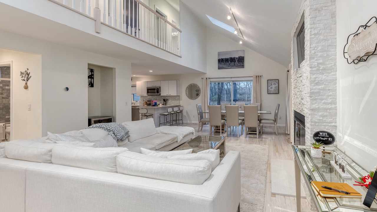 Photo of Livingroom in Jamesport
