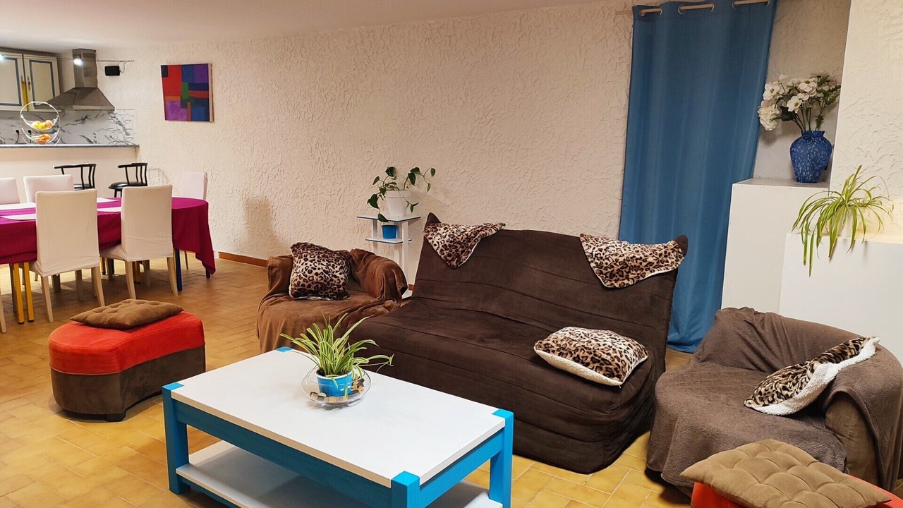 Photo of Livingroom in Entrecasteaux