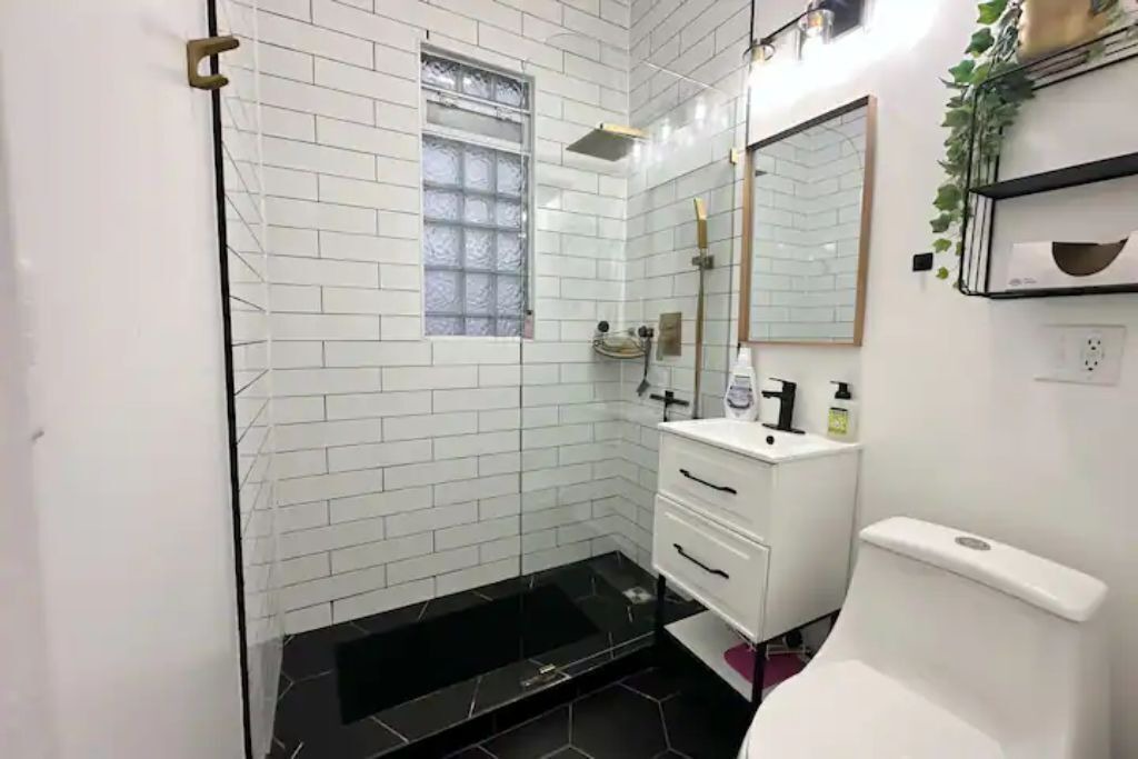Photo of Bathroom in Fifth Ward