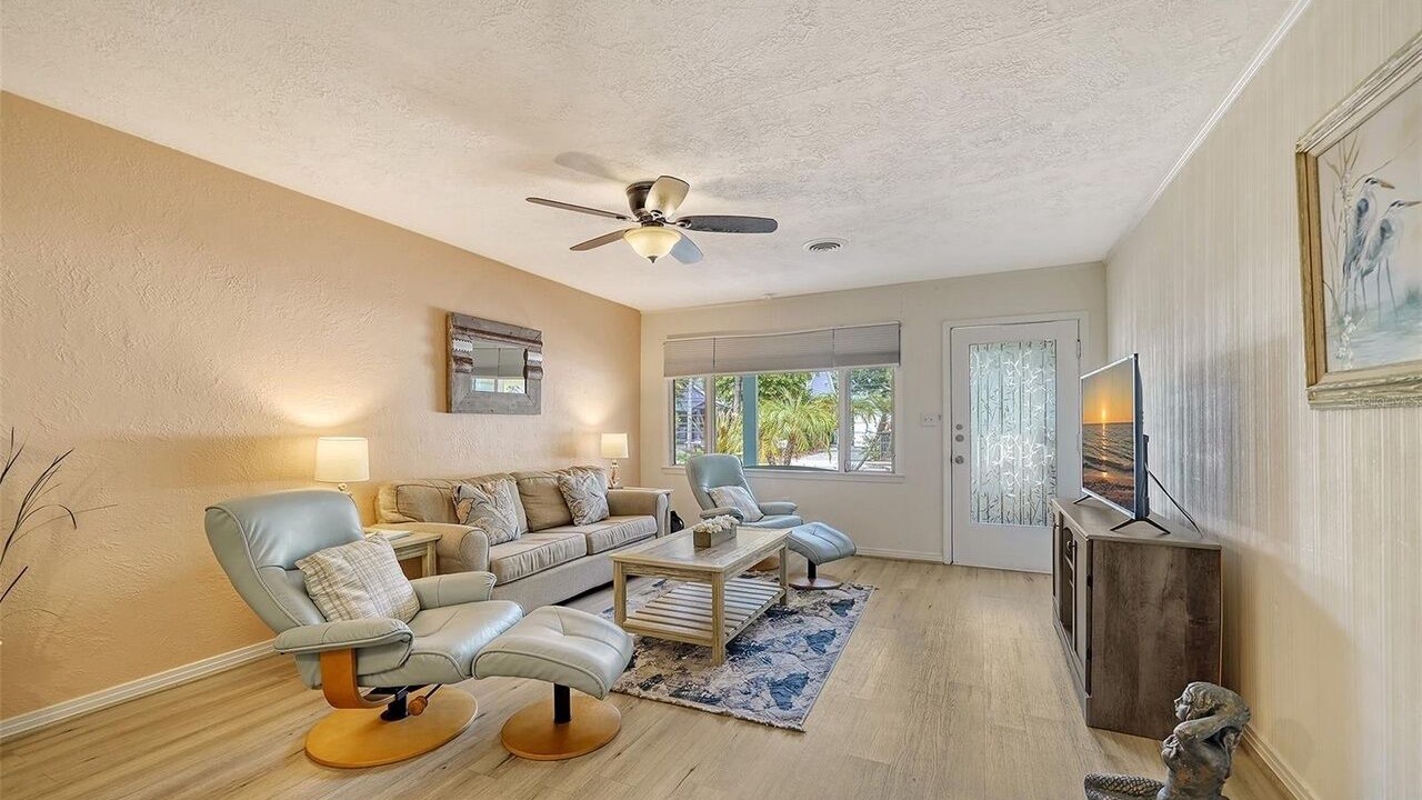Photo of Livingroom in Downtown