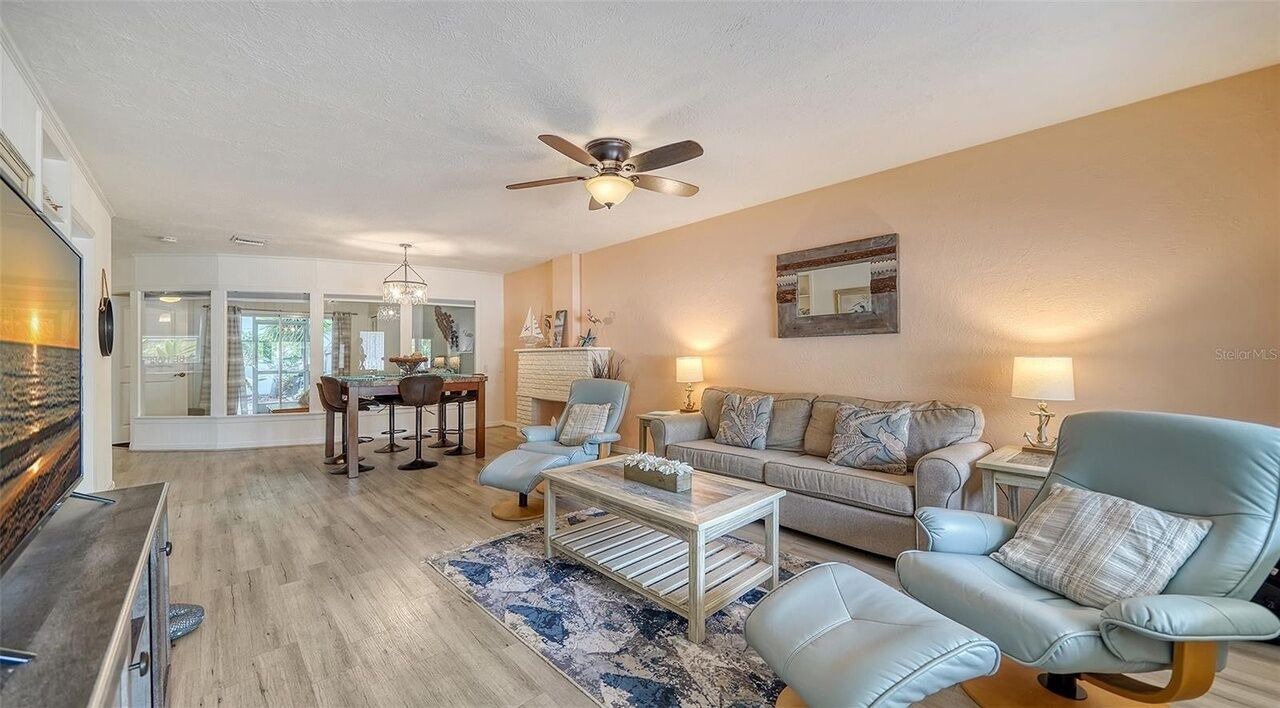 Photo of Livingroom in Downtown