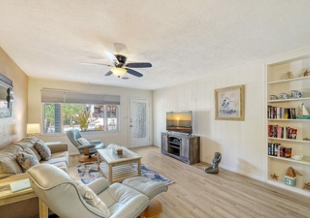 Photo of Livingroom in Downtown