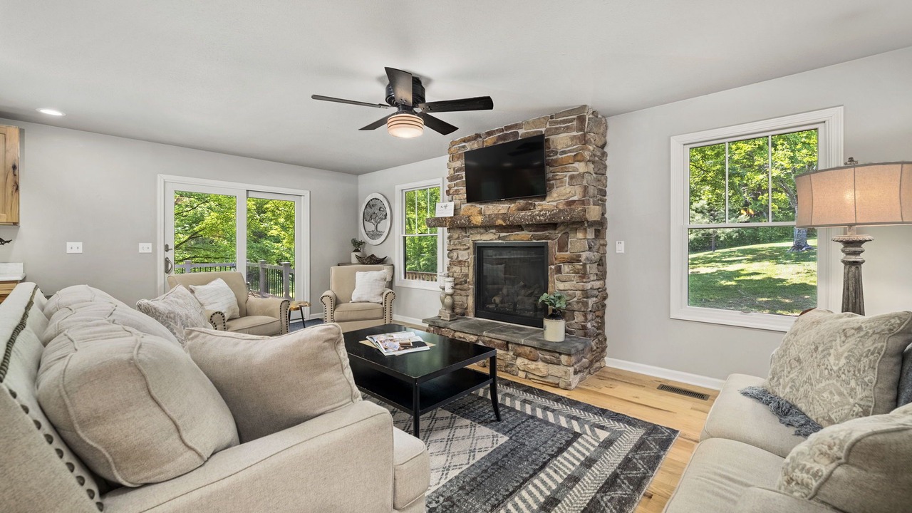 Photo of Livingroom in Simpson