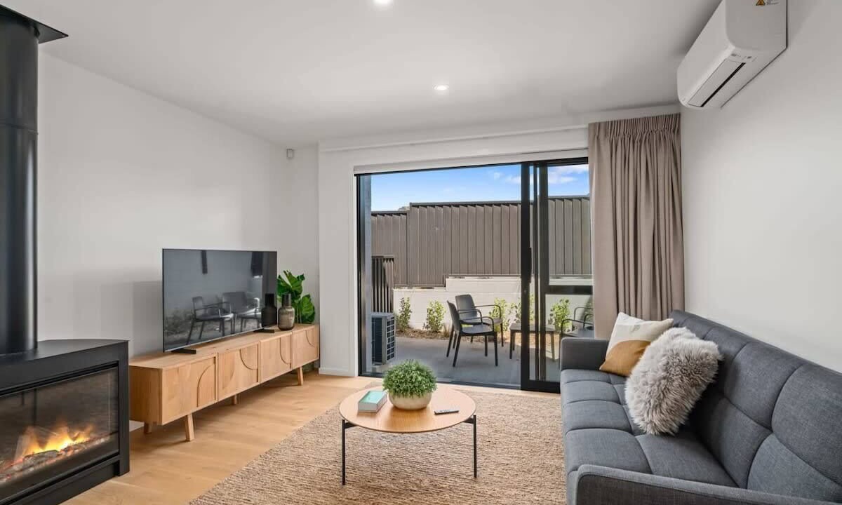 Photo of Livingroom in Albert Town