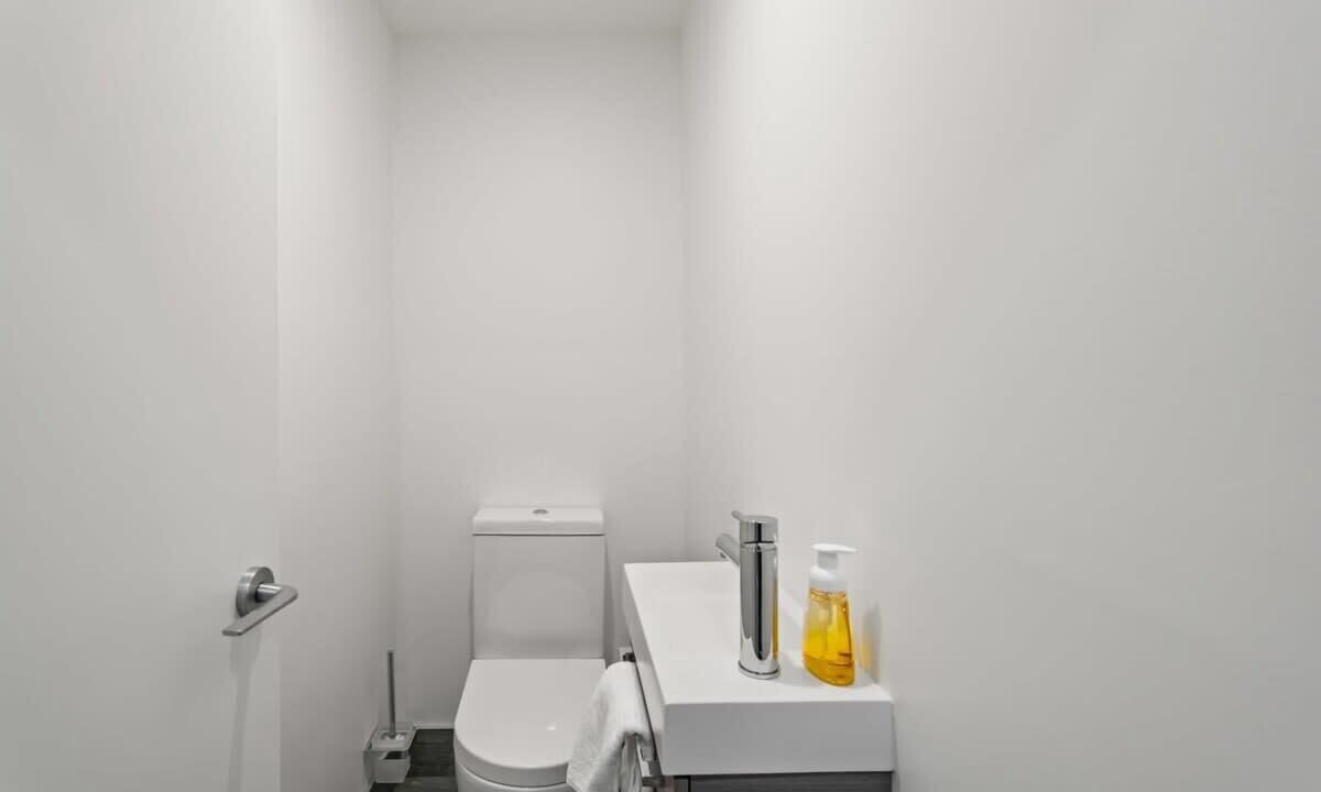 Photo of Bathroom in Albert Town