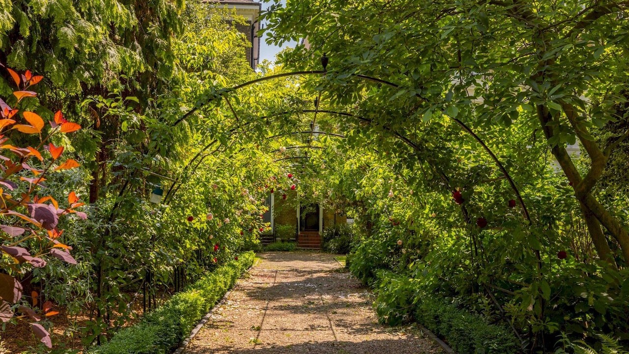 Photo of Outdoor in Earl's Court